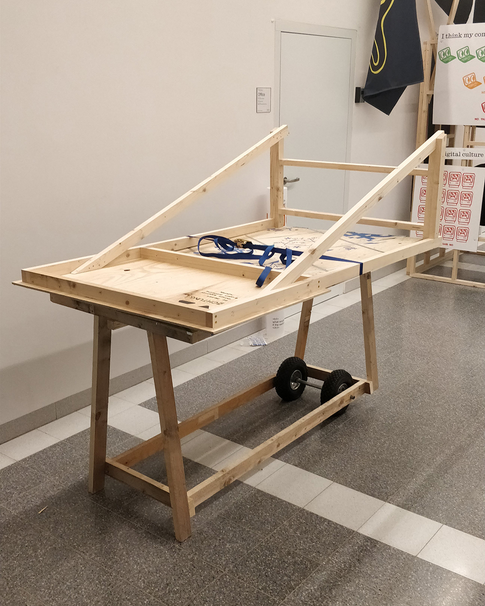 HTML-Time-Capsule_Info-Desk